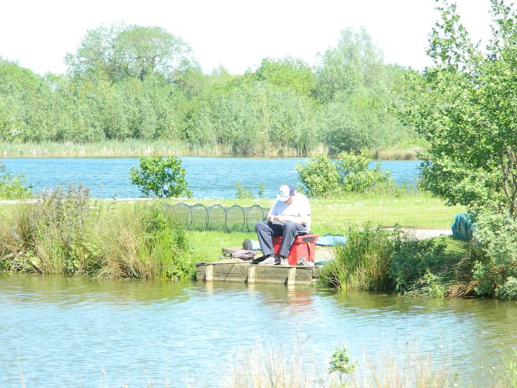 Lake Pochard Holiday Lodges Саут-Керни Номер фото